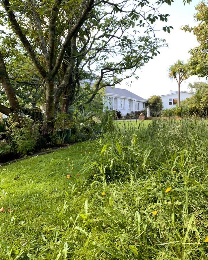 Browns Boutique Bed And Breakfast Whanganui Exterior photo