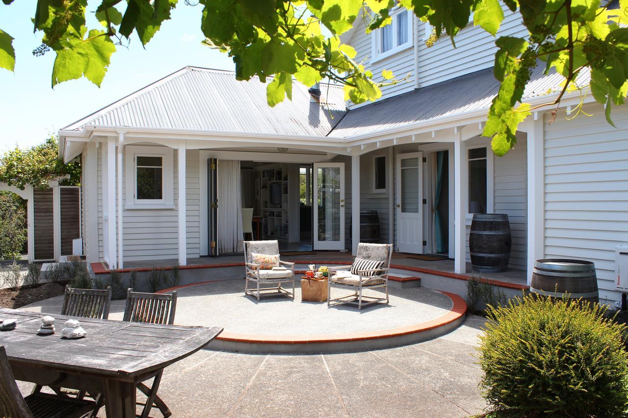 Browns Boutique Bed And Breakfast Whanganui Exterior photo