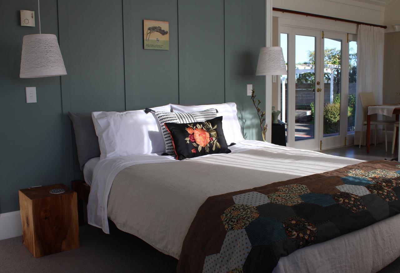 Browns Boutique Bed And Breakfast Whanganui Exterior photo