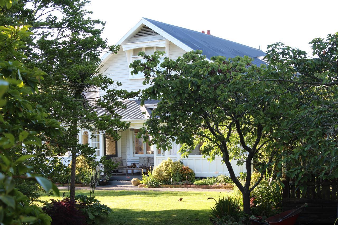 Browns Boutique Bed And Breakfast Whanganui Exterior photo