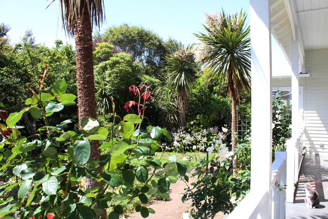 Browns Boutique Bed And Breakfast Whanganui Exterior photo